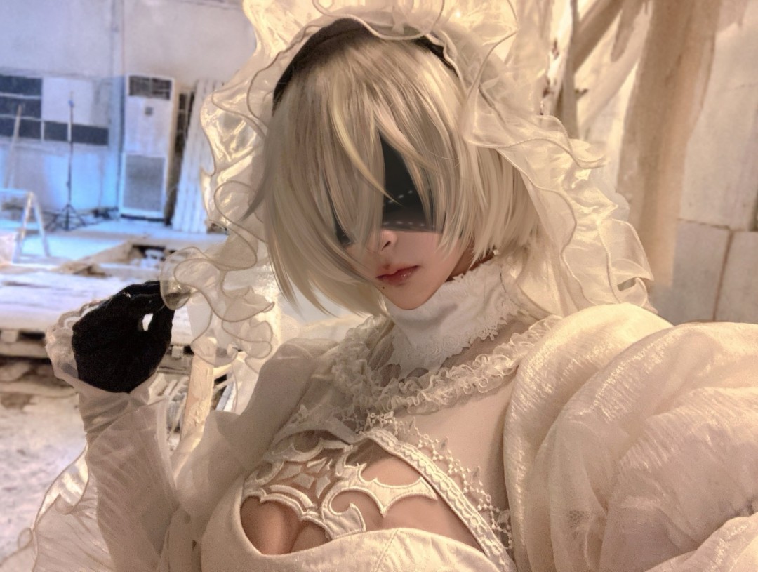 富有且慷慨！国外小姐姐cos尼尔：机械纪元2B