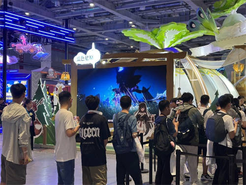 蓝色星原:旅谣BW展台开启线下试玩,玩家参与热情引发全场关注