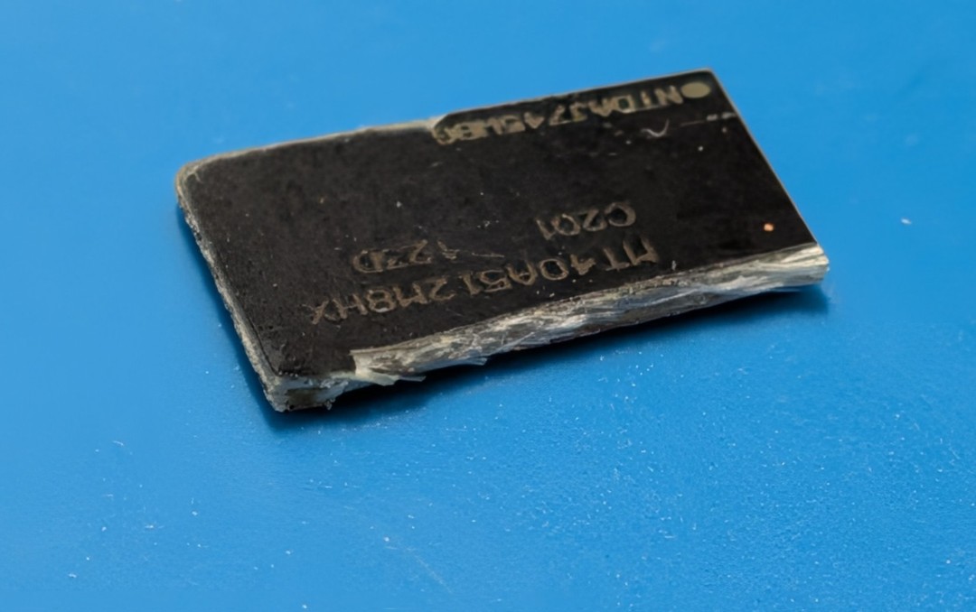 假DDR5内存泛滥PC市场:塑料冒充DRAM硬件造假新套路