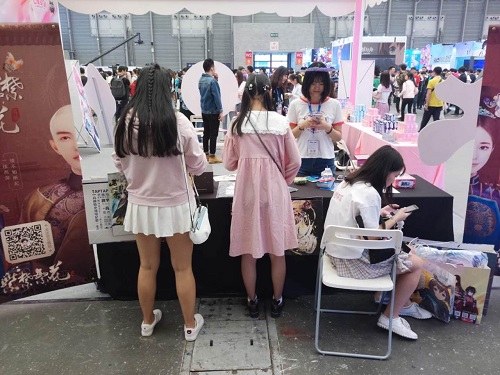 萤火虫漫展上的宫斗剧宫廷秘传影视版五图曝光